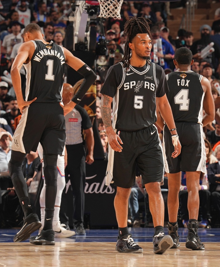 NBA季前实力榜出炉：马刺尼克斯雷霆领跑，勇士仅第22